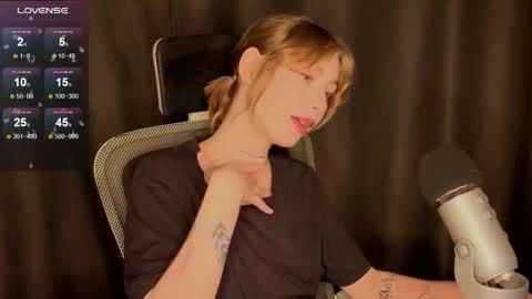 Snapshot of kateslil chatting on February 16, 7:04 am Kate online show from February 16, 7:04 am