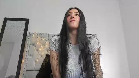 love meeee online show from April 12, 9:31 pm