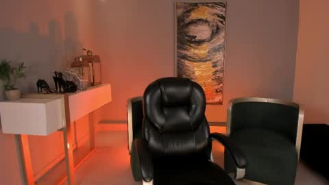 K A T E  online show from April 8, 8:47 am