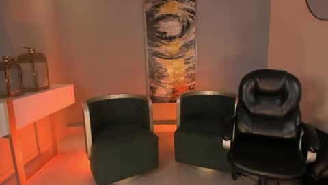 K A T E  online show from April 11, 8:07 am