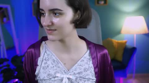 katewillows online show from March 7, 4:42 am