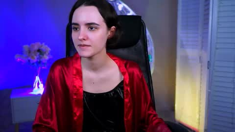 katewillows online show from March 18, 4:37 am