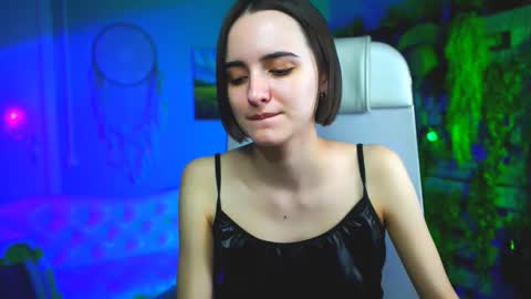 katewillows online show from March 23, 8:40 am