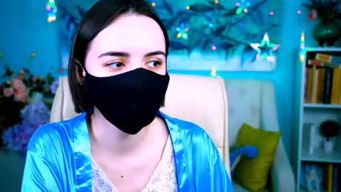 katewillows online show from March 26, 4:18 am