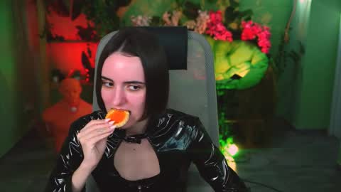 katewillows online show from April 7, 5:08 am