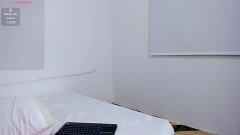 Snapshot of katey_curvy01 chatting on December 7, 6:21 am katey Curvy01 online show from December 7, 6:21 am