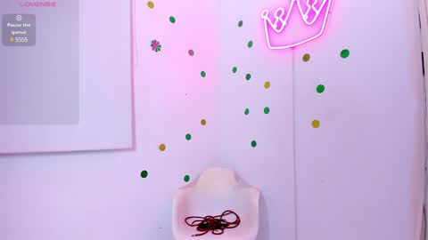 Snapshot of katey_curvy01 chatting on December 17, 12:45 am katey Curvy01 online show from December 17, 12:45 am