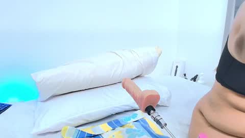 Snapshot of kathefoxx chatting on February 10, 5:14 am Emma online show from February 10, 5:14 am