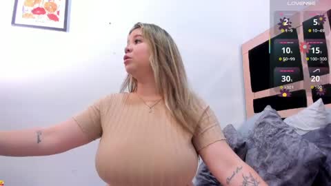 Snapshot of katherinn_gomezz chatting on May 14, 11:39 am Katherin online show from May 14, 11:39 am