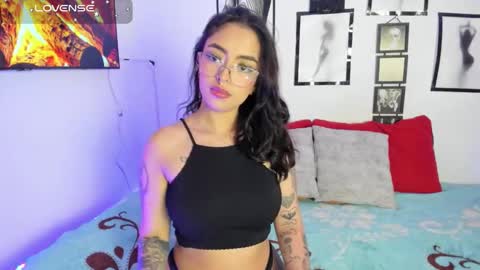 Snapshot of kathhoney1 chatting on November 8, 3:29 am Kath online show from November 8, 3:29 am