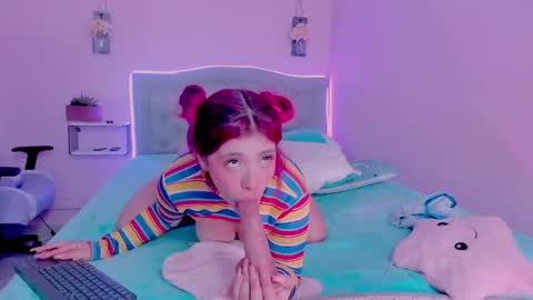 Snapshot of kathia_saenz chatting on December 18, 10:40 am Kathia  online show from December 18, 10:40 am