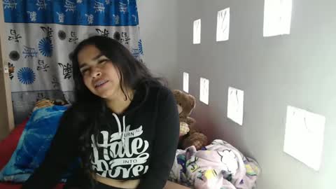 Snapshot of kathiie_ chatting on March 6, 6:48 pm K A T H I E online show from March 6, 6:48 pm