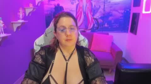 Snapshot of katie_joness chatting on December 6, 3:55 pm katerin Joness online show from December 6, 3:55 pm