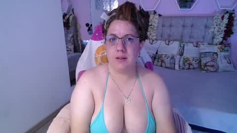 Snapshot of katie_joness chatting on January 10, 12:47 pm katerin Joness online show from January 10, 12:47 pm