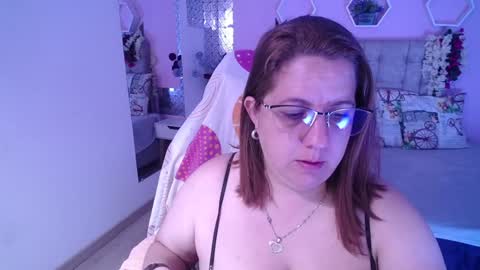 Snapshot of katie_joness chatting on January 11, 12:29 pm katerin Joness online show from January 11, 12:29 pm
