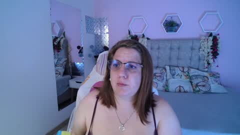 Snapshot of katie_joness chatting on January 12, 3:36 pm katerin Joness online show from January 12, 3:36 pm