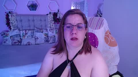 Snapshot of katie_joness chatting on January 13, 12:35 pm katerin Joness online show from January 13, 12:35 pm