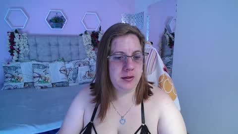 Snapshot of katie_joness chatting on January 14, 12:45 pm katerin Joness online show from January 14, 12:45 pm