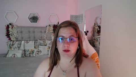 Snapshot of katie_joness chatting on January 19, 4:04 pm katerin Joness online show from January 19, 4:04 pm