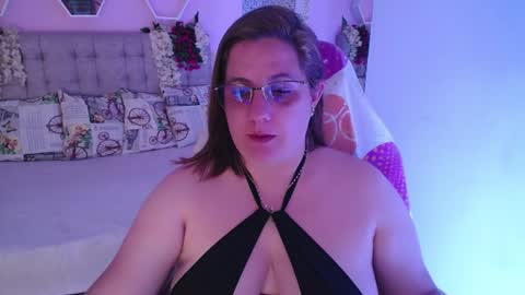 Snapshot of katie_joness chatting on January 24, 8:11 pm katerin Joness online show from January 24, 8:11 pm