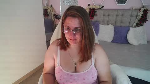 Snapshot of katie_joness chatting on February 7, 12:50 pm katerin Joness online show from February 7, 12:50 pm