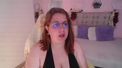 Snapshot of katie_joness chatting on February 9, 3:56 pm katerin Joness online show from February 9, 3:56 pm