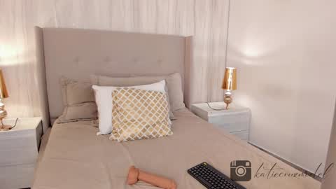 Katie online show from January 9, 4:49 pm