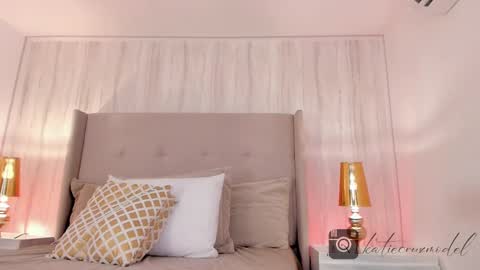 Katie online show from February 18, 5:21 pm