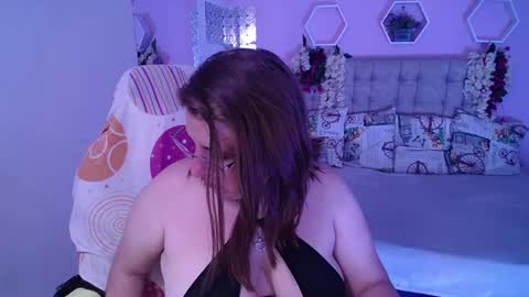 Snapshot of katiee_jones_ chatting on January 13, 12:35 pm Katherine online show from January 13, 12:35 pm