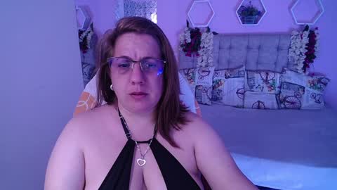 Snapshot of katiee_jones_ chatting on January 13, 3:36 pm Katherine online show from January 13, 3:36 pm