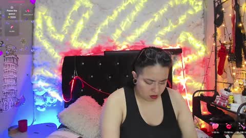 Snapshot of katieeandsharon chatting on January 17, 12:10 pm SHARON KATIEE online show from January 17, 12:10 pm