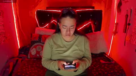 Snapshot of katieeandsharon chatting on November 8, 1:44 pm SHARON KATIEE online show from November 8, 1:44 pm