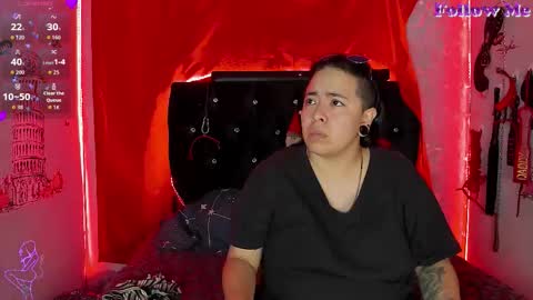 Snapshot of katieeandsharon chatting on December 17, 11:49 am SHARON KATIEE online show from December 17, 11:49 am