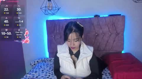 Snapshot of katiie_m chatting on February 14, 10:34 am Katie online show from February 14, 10:34 am