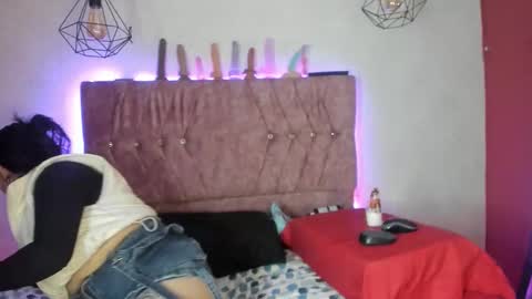 Snapshot of katiie_m chatting on February 15, 9:41 am Katie online show from February 15, 9:41 am