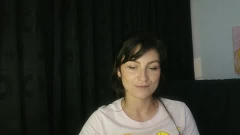 Snapshot of katlopez19 chatting on December 6, 12:02 am katalina online show from December 6, 12:02 am