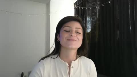 Snapshot of katlopez19 chatting on March 12, 5:49 pm katalina online show from March 12, 5:49 pm