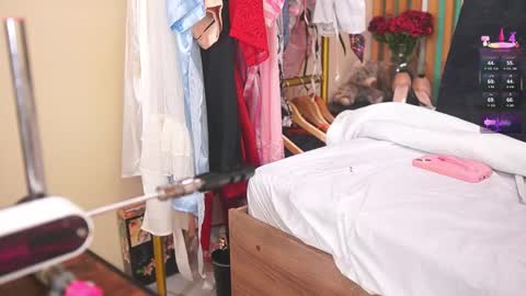 K A T L Y N  online show from November 3, 6:09 pm