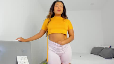 Snapshot of katnees_correa chatting on December 21, 10:39 am Follow me on instagram and twitter as correaktnees online show from December 21, 10:39 am