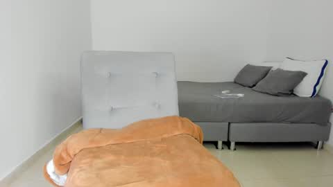 Snapshot of katnees_correa chatting on January 7, 10:01 am Follow me on instagram and twitter as correaktnees online show from January 7, 10:01 am