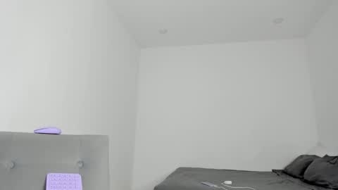 Snapshot of katnees_correa chatting on March 4, 10:13 am Follow me on instagram and twitter as correaktnees online show from March 4, 10:13 am