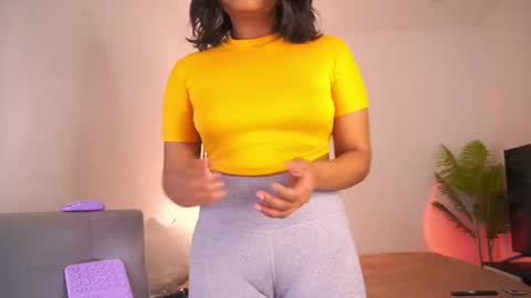 Snapshot of katnees_correa chatting on November 28, 7:00 am Follow me on instagram and twitter as correaktnees online show from November 28, 7:00 am