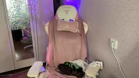   naked in pvt show 100 tk online show from April 21, 9:37 am