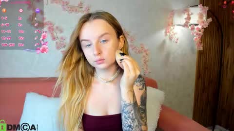 Snapshot of katrina_bail chatting on September 13, 12:43 am Katrina Bail online show from September 13, 12:43 am