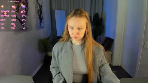 Katrina Bail online show from April 4, 1:04 am