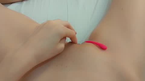 Snapshot of katrinna_arinna chatting on February 18, 8:49 am katrina dont forget to give me thumbs up online show from February 18, 8:49 am