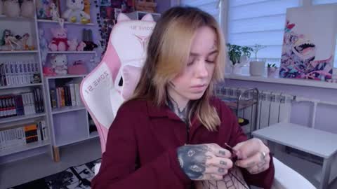 Snapshot of katrinwaifu chatting on October 16, 1:45 pm Katrin online show from October 16, 1:45 pm