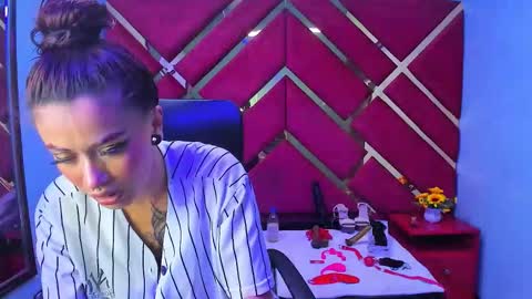 Snapshot of kattalella_luck chatting on December 5, 4:32 am kattalella luck online show from December 5, 4:32 am