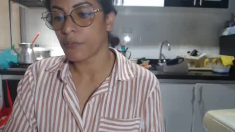 KattleyaGrey online show from September 28, 2:33 pm