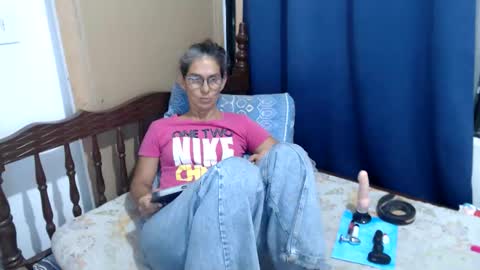 Snapshot of kattydirty144 chatting on October 24, 7:21 pm angel online show from October 24, 7:21 pm